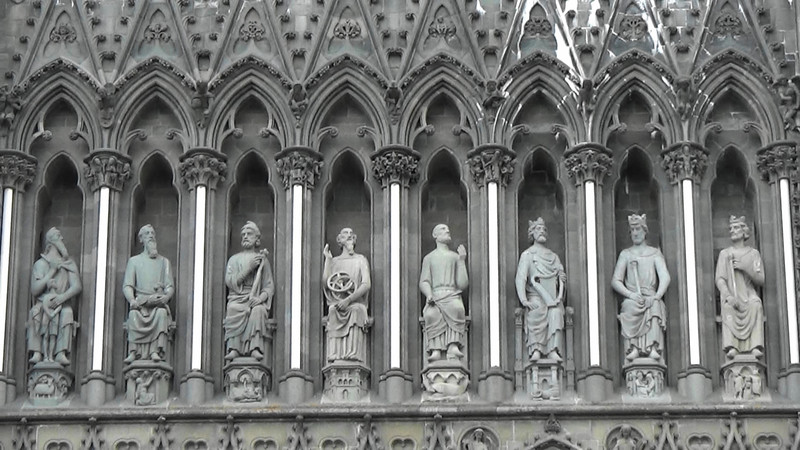 Statues on the front of the cathedral