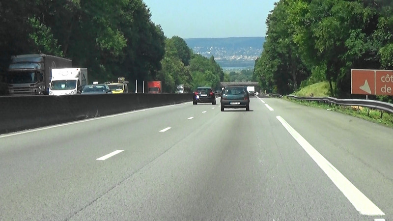 Heading out of Paris on the A13 in the sunshine