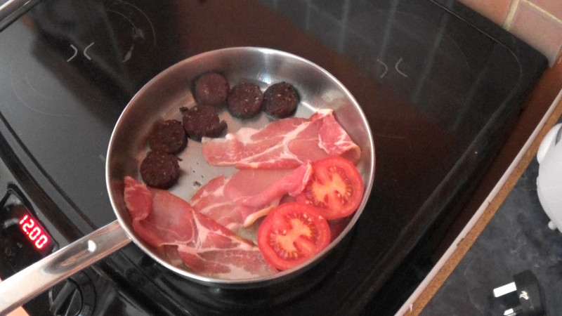 The fry up underway,note the delicious Irish black pudding