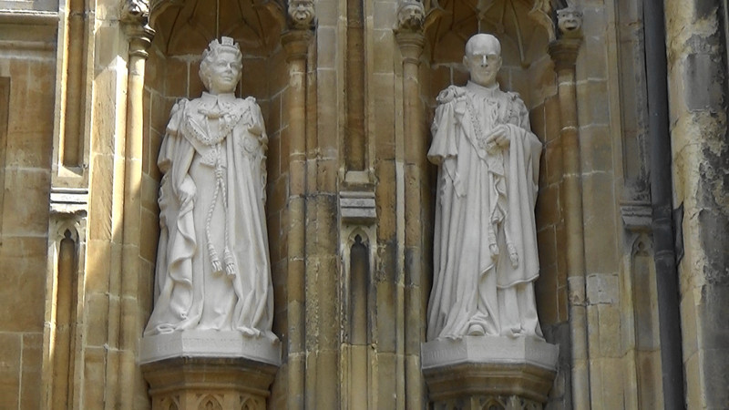 Queen Elizabeth II and Duke of Edinburgh statues at the main entrance to the Cathedral