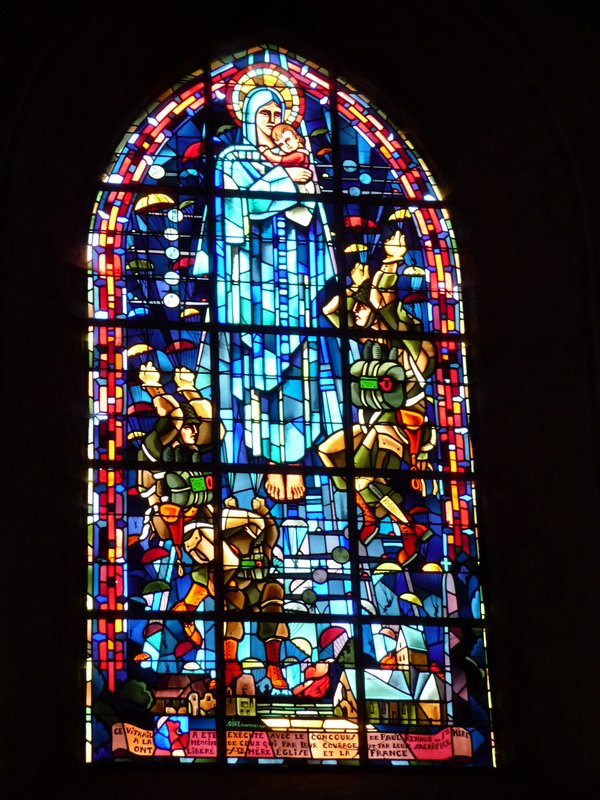 Stained glass memorial to the paratroopers