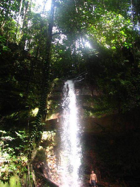 Dinding Waterfall 