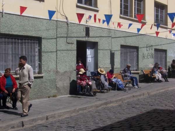 La Paz elderly enjoying the sun