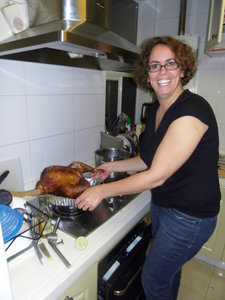 Suzanne the chef hacks the turkey!