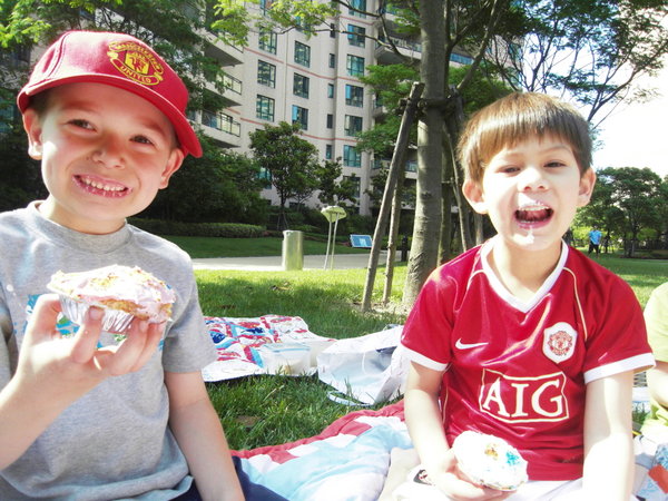 William and Ethan enjoying cupcakes at our picnic