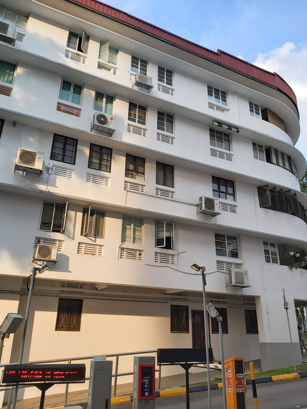 One of the rare 5-storey block in Tiong Bahru from the 1930s