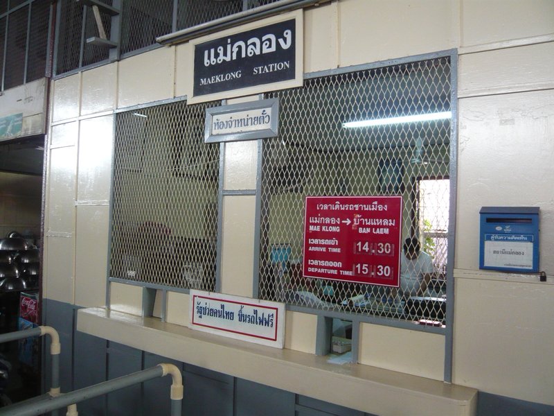 The ticket office at Maeklong Station