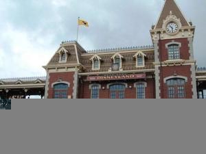 The landmark train stn that greets all visitors to the park