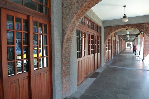 The walkways along Bo Pi Liao