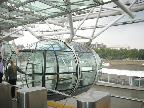 'pods' of London Eye