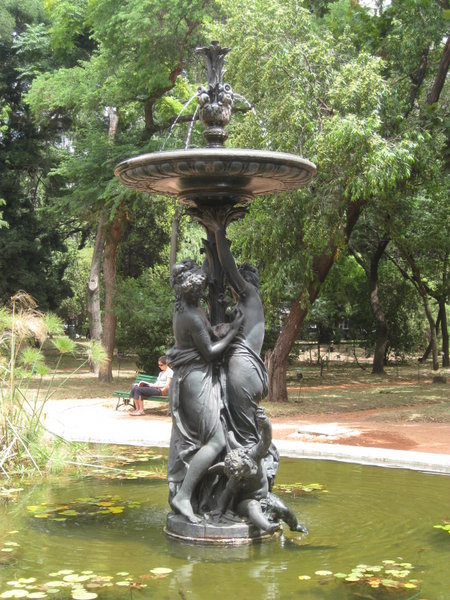 Statue/fountain in botanical gardens
