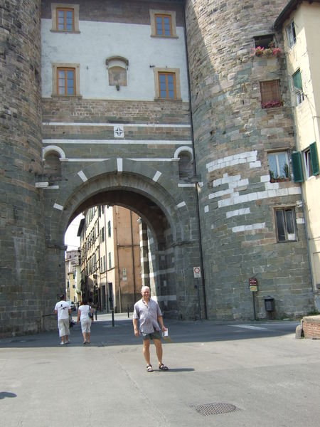 Porta San Pietro Gate
