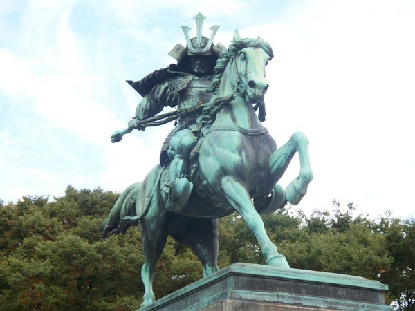 imperial palace garden, kusunaki masashige statue