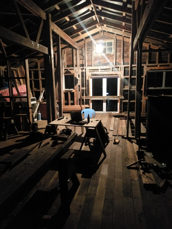 Mein improvisiertes Büro in der alten Schaf-Scher-Hütte 2