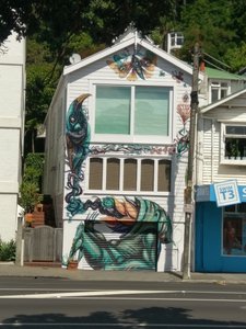 Kiwis malen Häuser an und das sehr gut