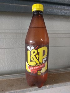 Die berühmte L&P Limonade aus Paeroa - ok war sie mal drecks Coke
