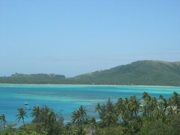 Nanuya Lailai walk across island