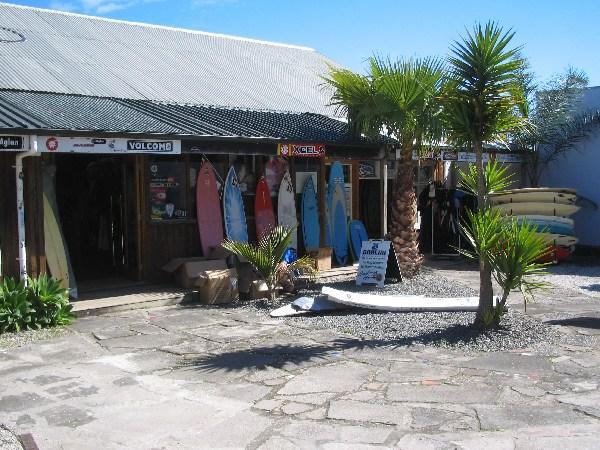 Raglan surf shop