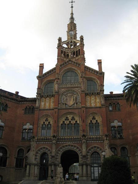 Front entrance from Avinguda Gaudi
