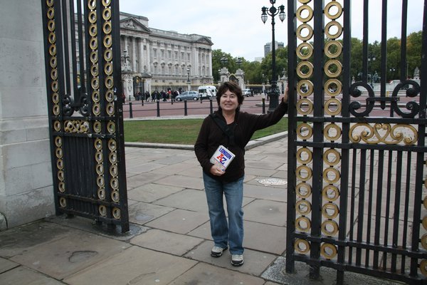 Gate at Buckingham Palace
