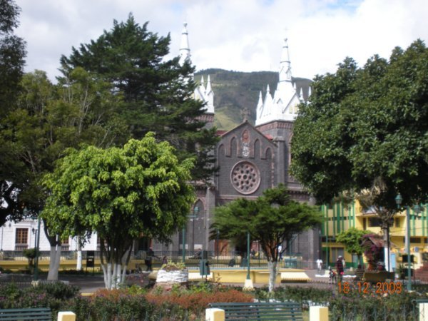Baños - Park and Cathedral