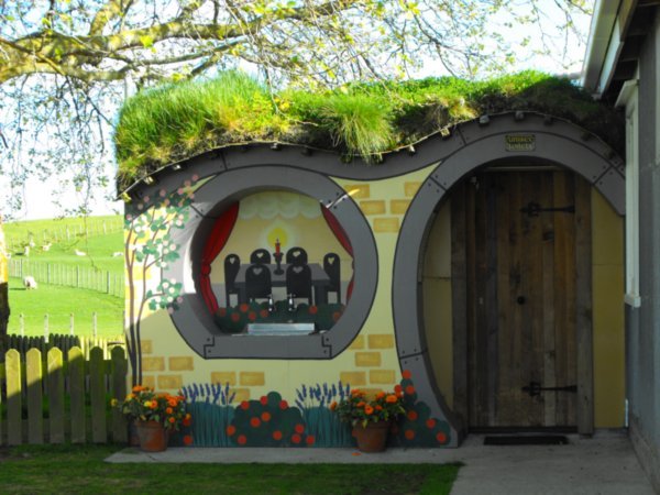 Hobbit toilets