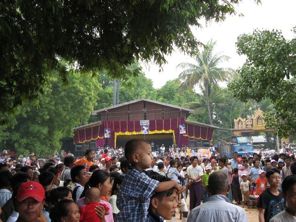 Crowd at temple fest