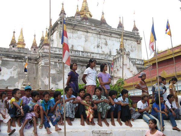 Temple fest spectators in front of stupa