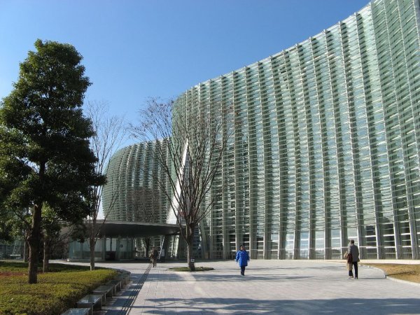 Glas front of National Art Center
