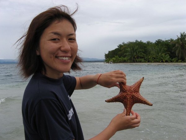 Yuki with star fish at Playa Estrella