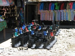 Hot border trade at Sixaola - rubber boots are in high demand