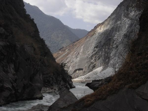 Another view of the Tiger Leaping Gorge