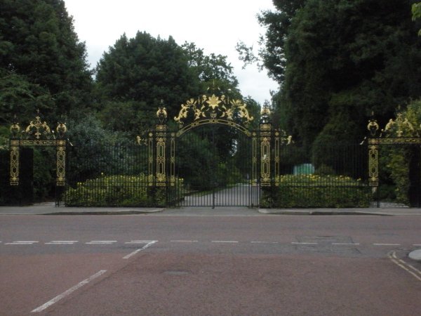 Entrance to Queen Mary's Gardens