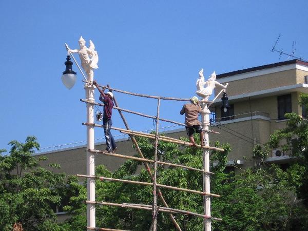 Painting the lamposts