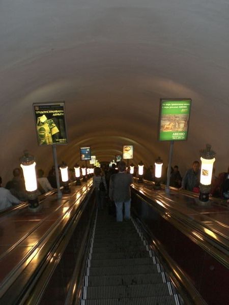Pietarin metroportaat olivat hyvin pitkat