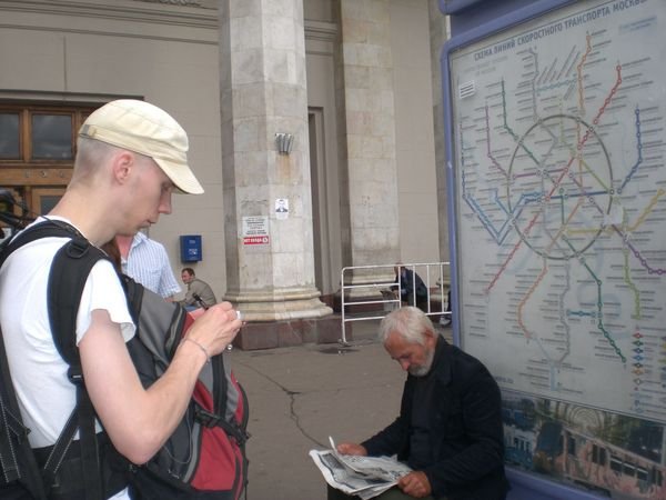 Kalle yrittaa ratkoa metrokartan salaisuutta