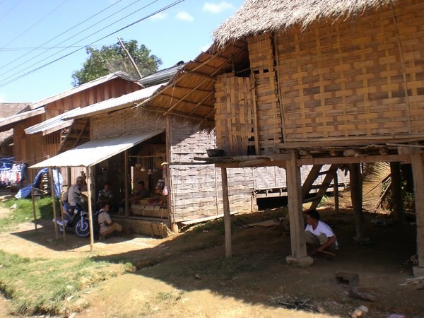 Perinteisia Laosilaisia taloja