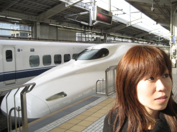 Shinkansen överraskar Mami.