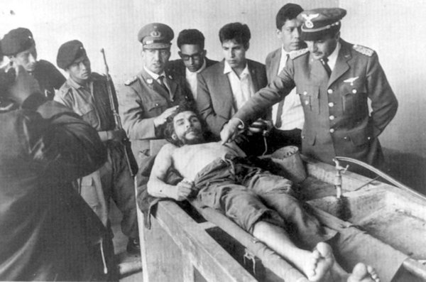 Archive picture of Che's body on display to the world's press