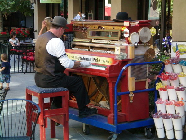 The Petaluma piano man