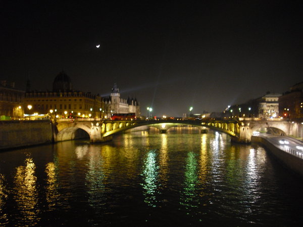 Paris is so beautiful at night! 