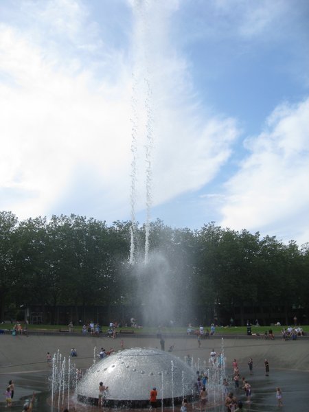 Massive Fountain In Seattle That Kids Took Great Delight In Using To Cool Off