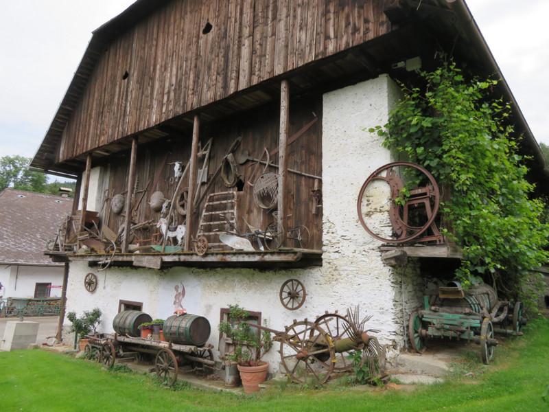Barn decorated with old tools 
