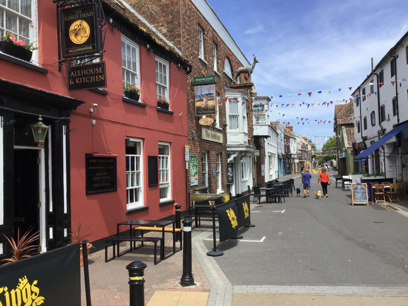 Classic British pub near the quay