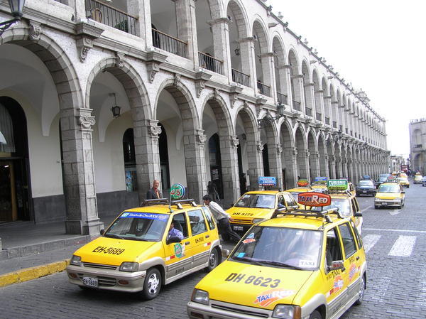 The taxi frenzy in the main Plaza de Armas