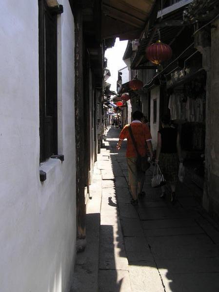 Little alleys running parallel to canals with shops abounding - Zhouzhuang