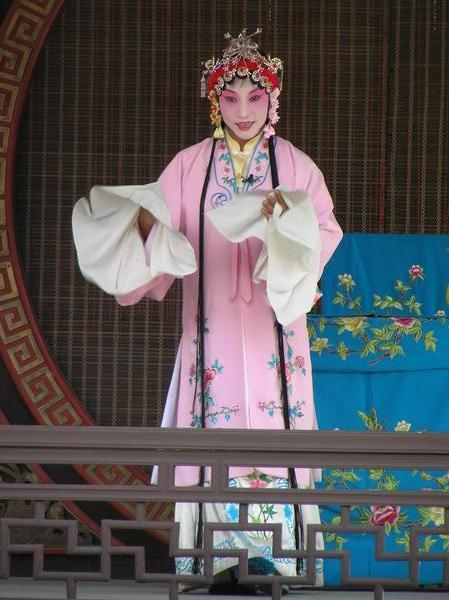 We watch traditional Chinese Opera in a courtyard - Zhouzhuang