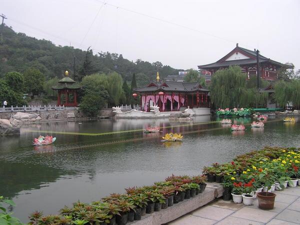 Huaqing Hot Springs - the old emperor & concubine baths
