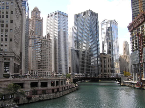 The Chicago River that feeds from Michigan Lake