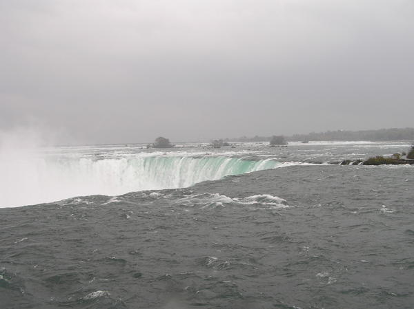 Our first view of Horseshoe Falls - note the sky colour